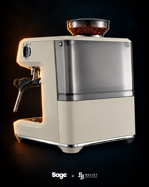 Sage the Barista Express Impress SES876ALM – Almond Nougat, widok z tyłu – Sage × Bullet Brothers