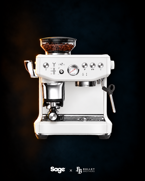 Sage the Barista Express Impress SES876SST – Sea Salt (sól morska), widok z przodu – Sage × Bullet Brothers