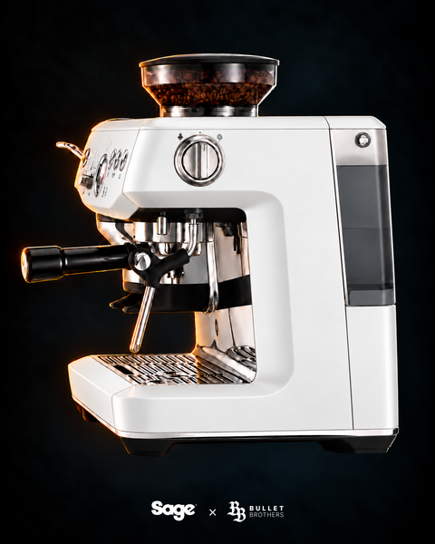 Sage the Barista Express Impress SES876SST – Sea Salt (sól morska), widok z boku – Sage × Bullet Brothers