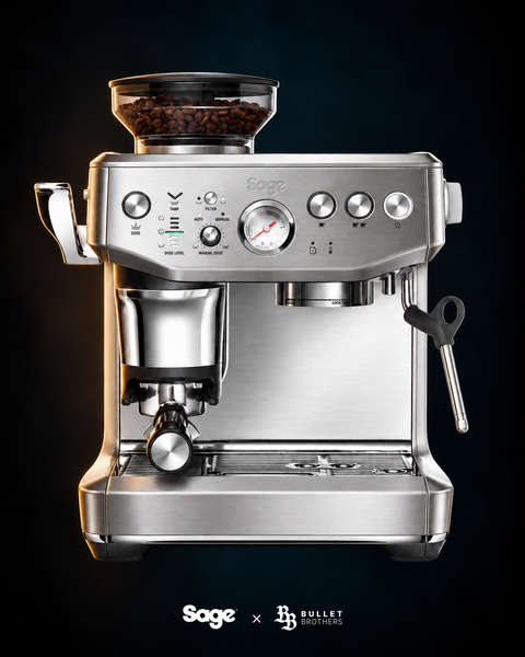 Sage the Barista Express Impress SES876BSS – stal szczotkowana, widok z przodu – Sage × Bullet Brothers