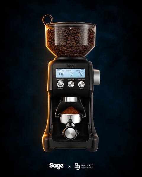 Sage Smart Grinder Pro SCG820BTR Czarna Trufla – widok z przodu
