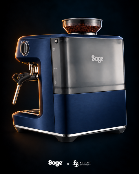 Sage the Barista Express Impress SES876DBL – Damson Blue, widok z tyłu – Sage × Bullet Brothers